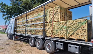 Halb-LKW-Ladung Brennholz (27 RM)